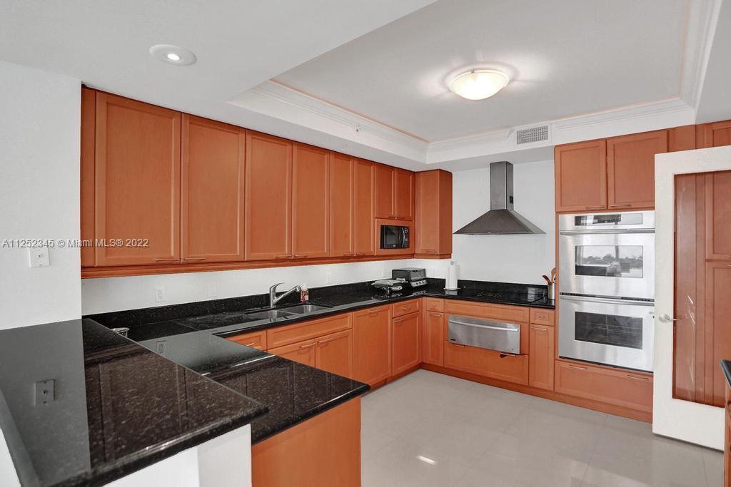 HAMPTONS SOUTH CONDO - Residential Lease