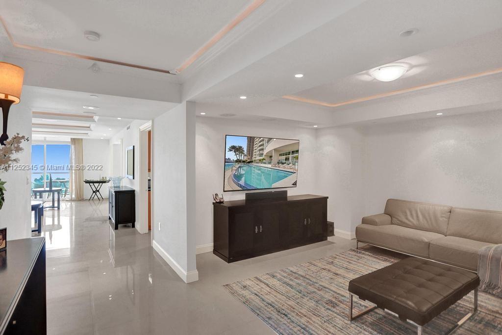 HAMPTONS SOUTH CONDO - Residential Lease