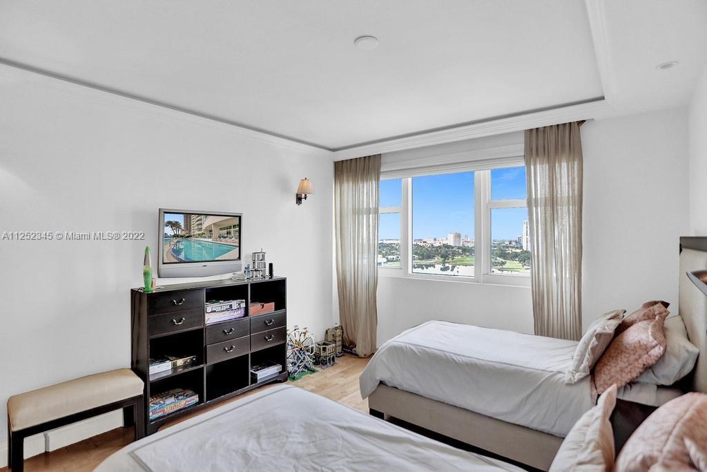 HAMPTONS SOUTH CONDO - Residential Lease