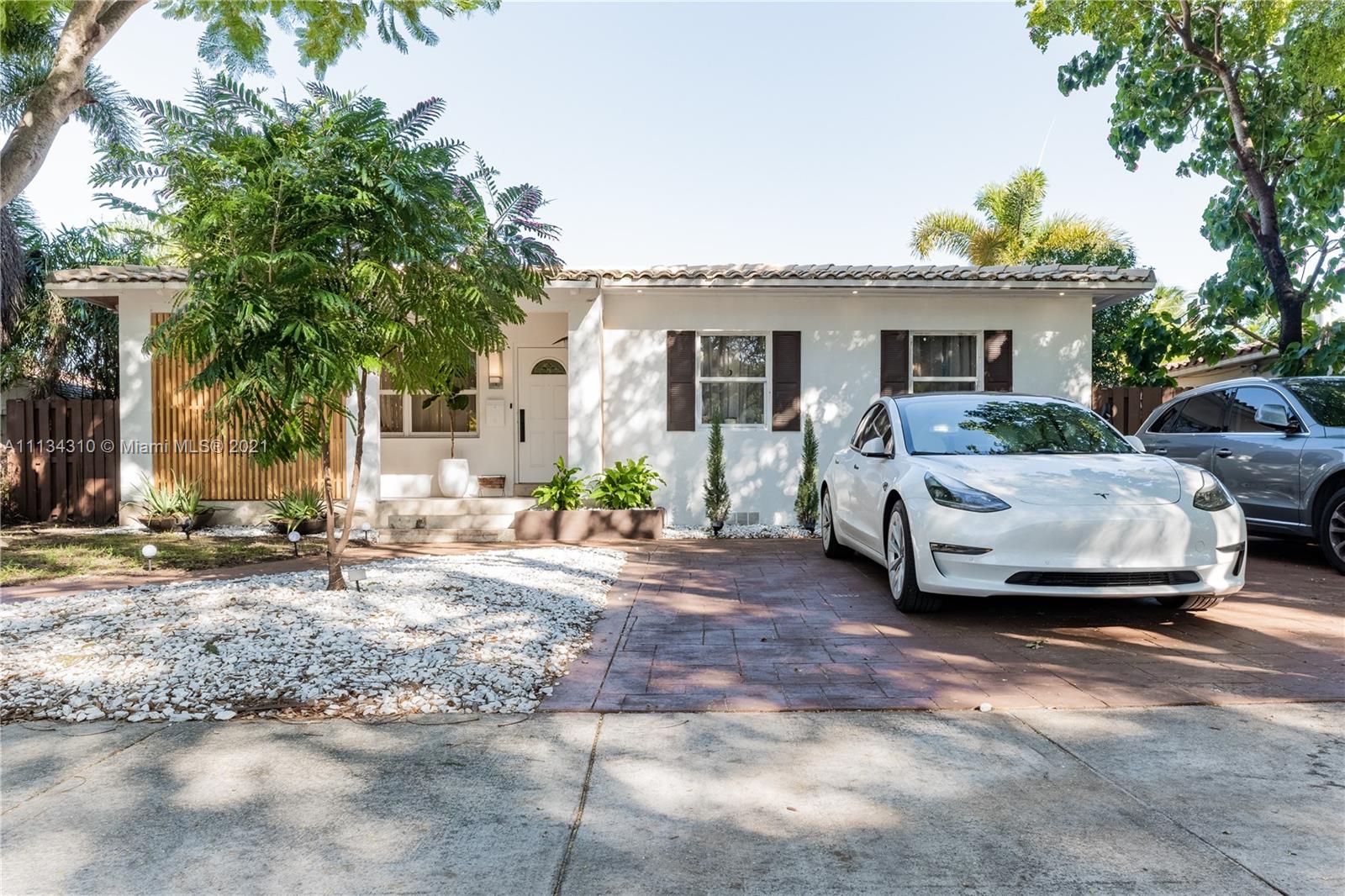 This unique home features Art Deco style updates. Spacious property with a split bedroom design, featuring a second master with its own entrance and a ductless split system AC. Renovated kitchen with SS appliances & hand-made wooden countertops, new washer & dryer, tastefully updated backyard, and front porch.  Walking distance to houses of worship and Hollywood Central Elementary. Minutes to the Ocean. 

The driveway can easily accommodate parking for 3 vehicles. Smart home integrated; including doorbell, cameras, smart thermostat & locks on all doors that can be opened with your phone. 

Make this your home and enjoy the Hollywood Lakes Community together with friendly neighbors.