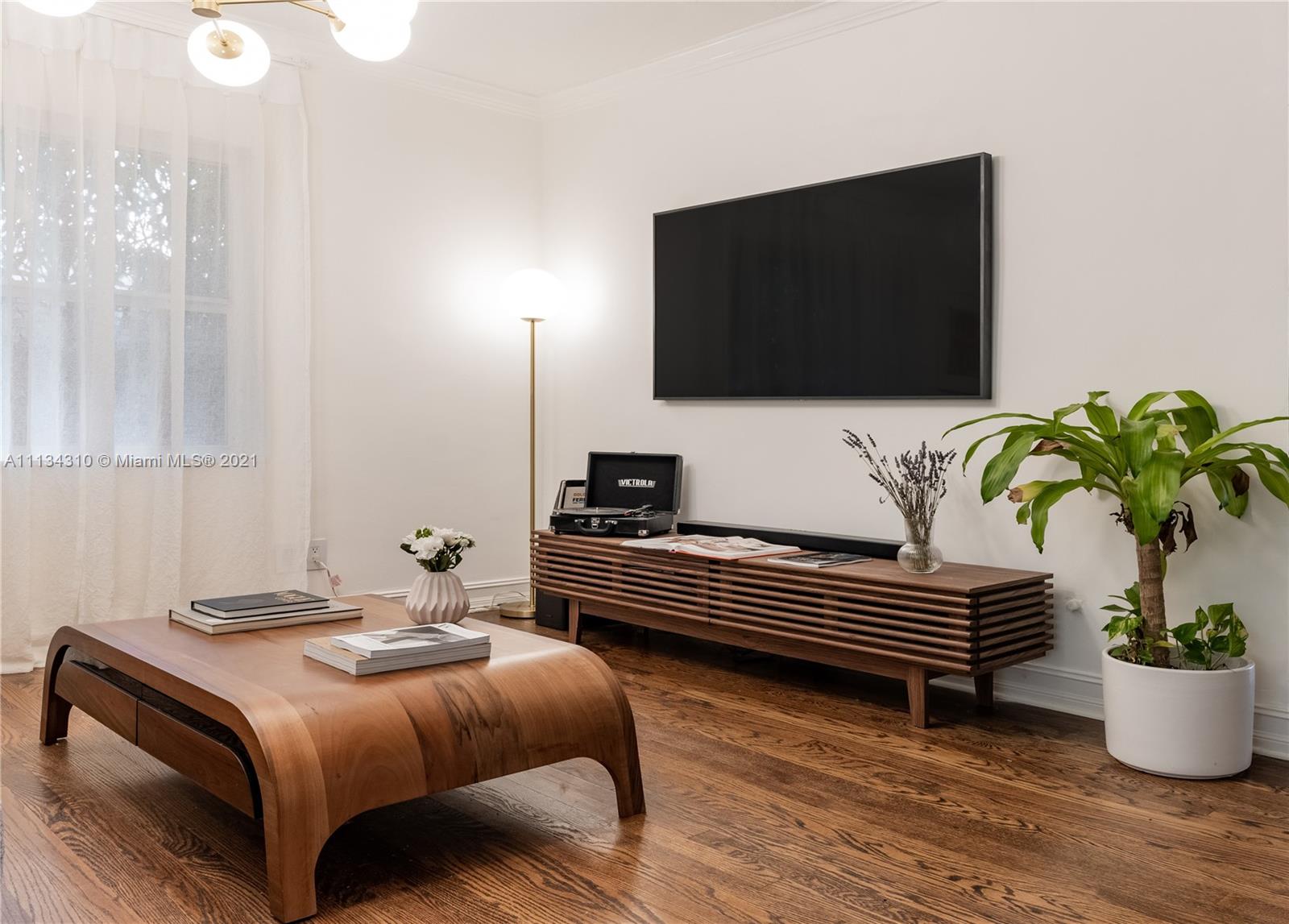 HOLLYWOOD - Residential