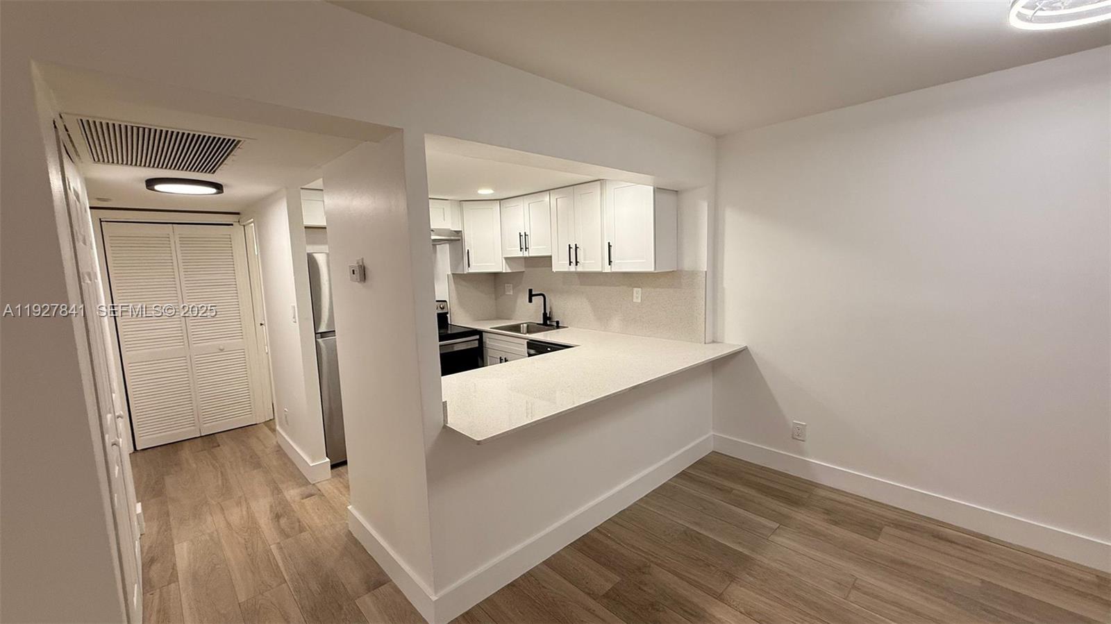 HAMPTON COURT CONDO - Residential