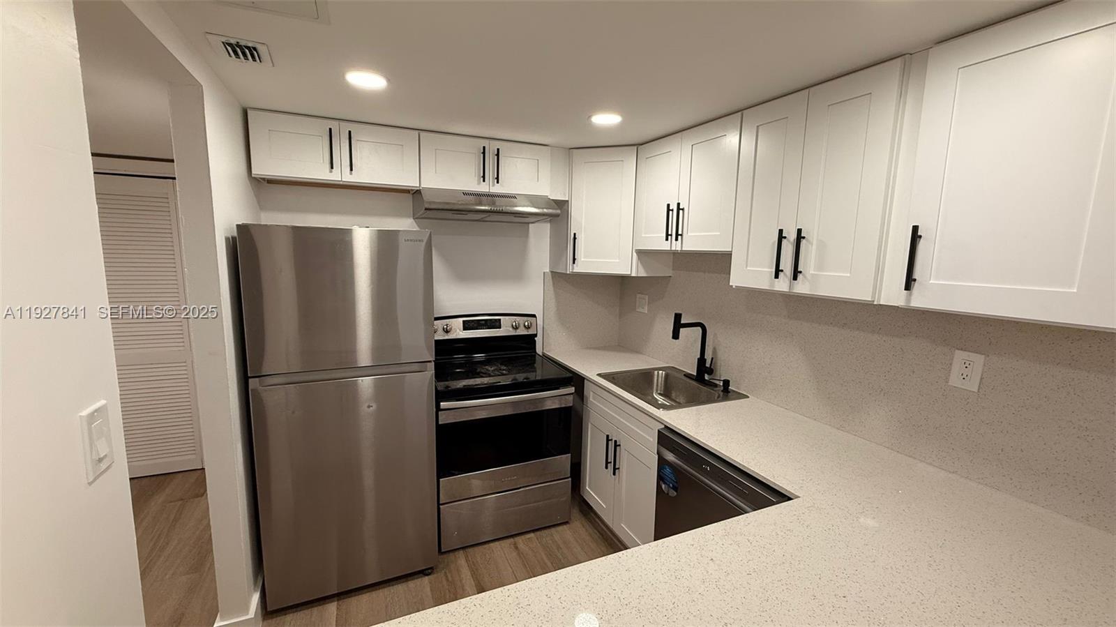 HAMPTON COURT CONDO - Residential