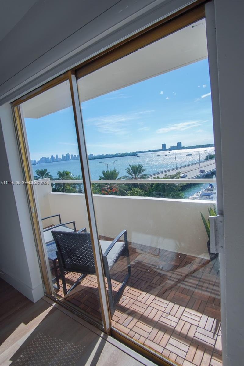 BAYSHORE YACHT & TENNIS C - Residential