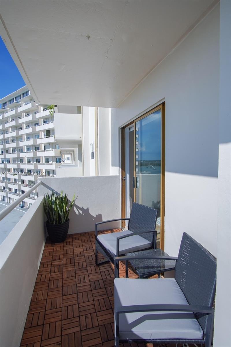 BAYSHORE YACHT & TENNIS C - Residential