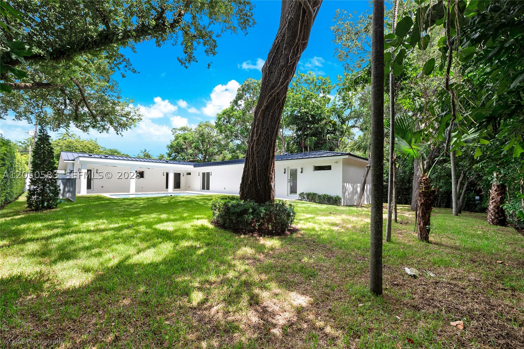 ROYAL PALM VILLAS - Residential
