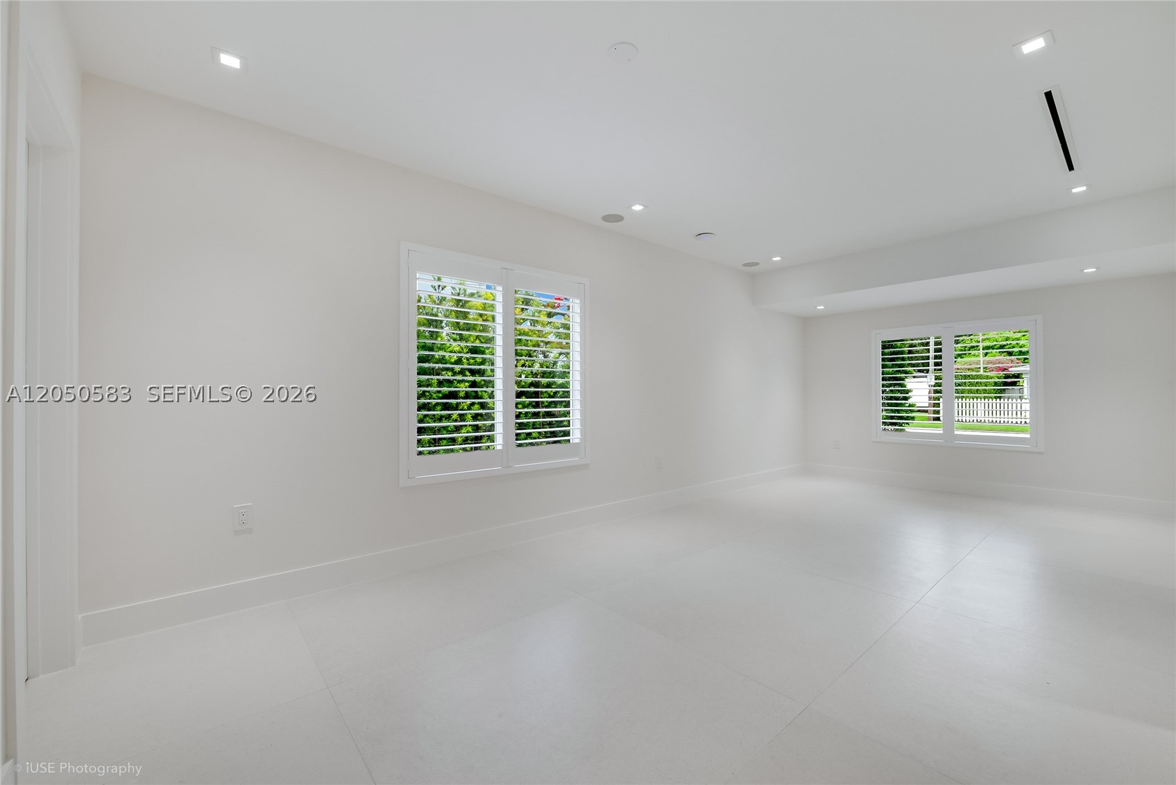 ROYAL PALM VILLAS - Residential