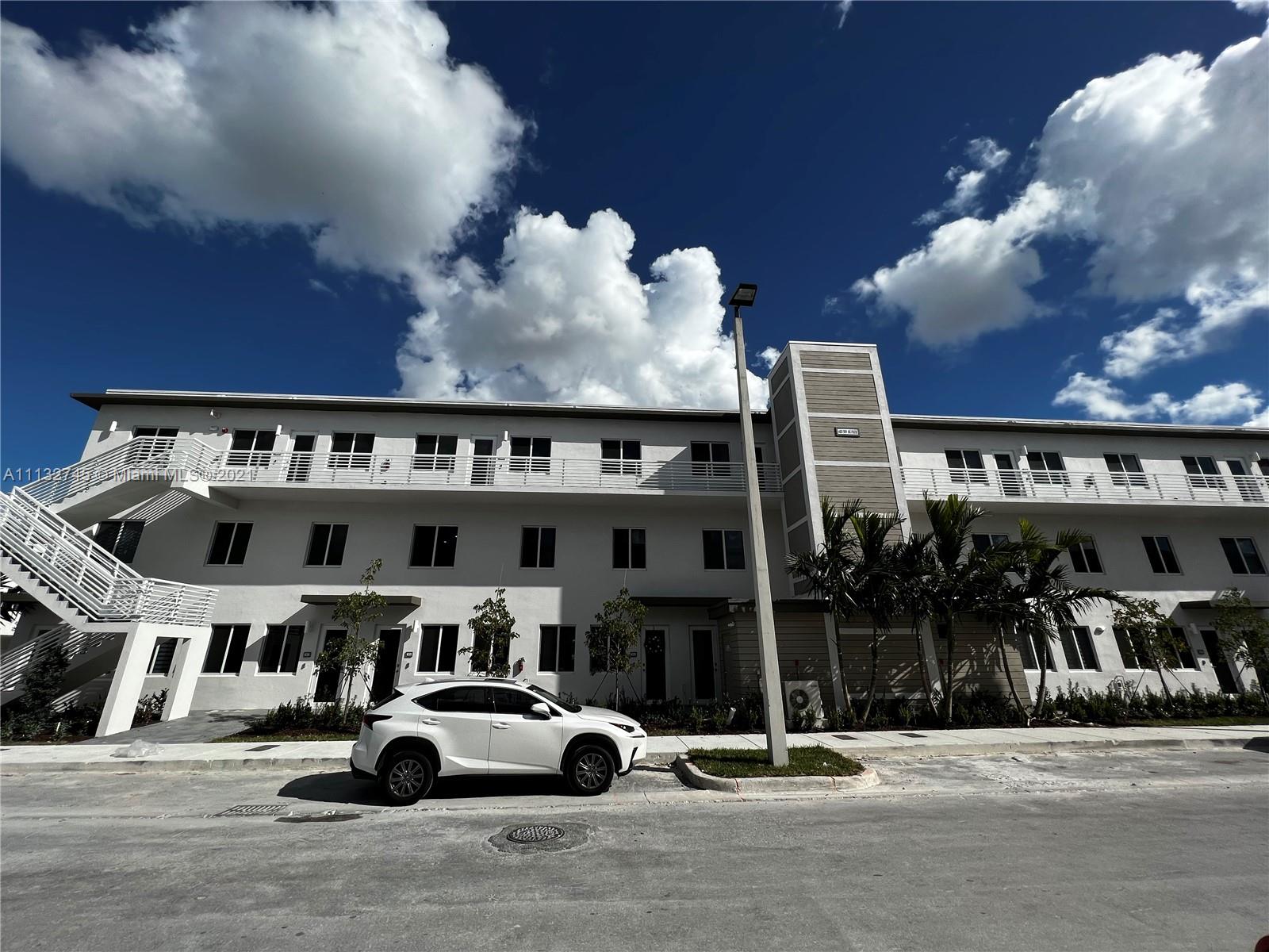 Beautiful brand new apartment, modern style, Italian style kitchen with quartz counters top, tiled floors on the first floor and carpet on bedrooms. Stainless steel appliances, impact windows and assigned parking behind the property. The community has a beautiful club house with a swimming pool, gym, tennis courts and more.