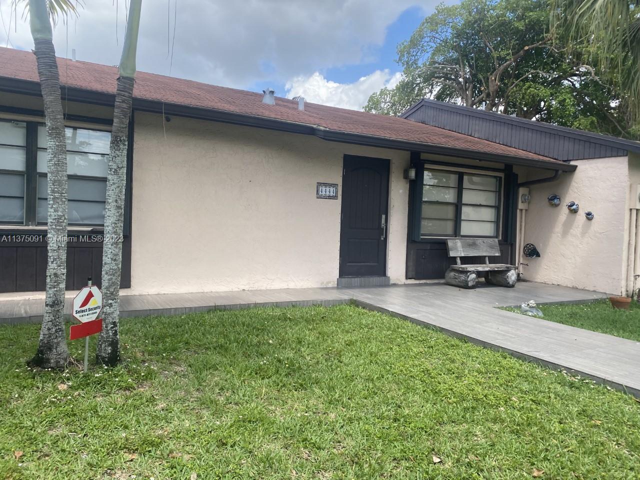 "STUNNING" Modern Substantially Remodeled Townhouse, 2/2 , beautiful Kitchen, SS Appliances, New Wash and Dryer in Unit, huge living dining area, access to the back porch with out door kitchen and TV, great location! First Month and Two Security Deposit, 670 Credit Score, Police Report, 3 last Pay stubs or 3 Last Bank Statement, Application Fee required, NO PETS.