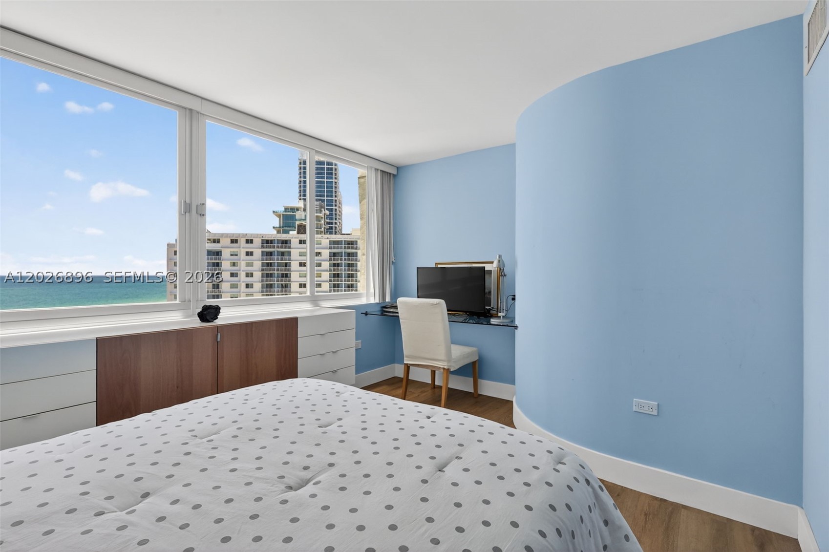 BURLEIGH HOUSE CONDO - Residential