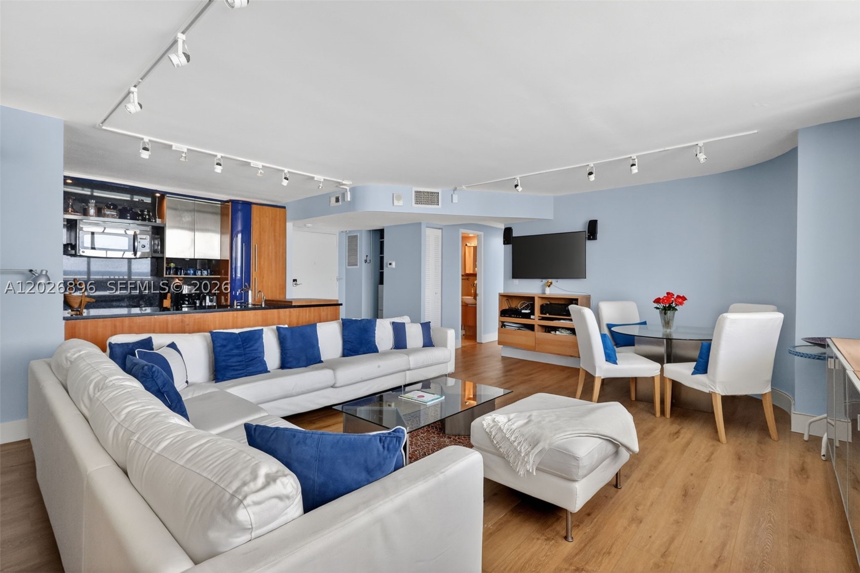 BURLEIGH HOUSE CONDO - Residential