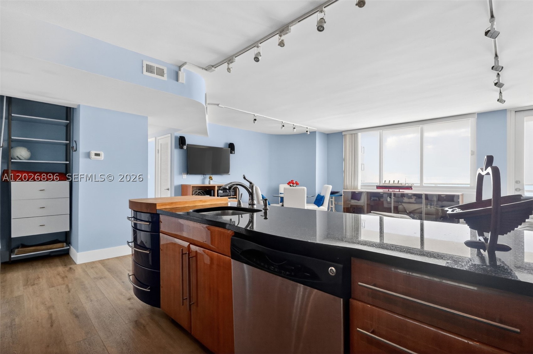 BURLEIGH HOUSE CONDO - Residential