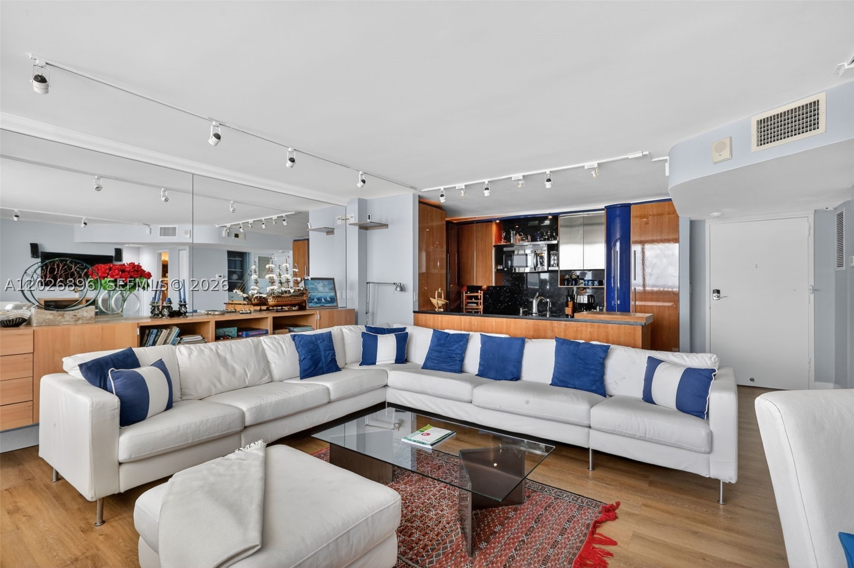 BURLEIGH HOUSE CONDO - Residential