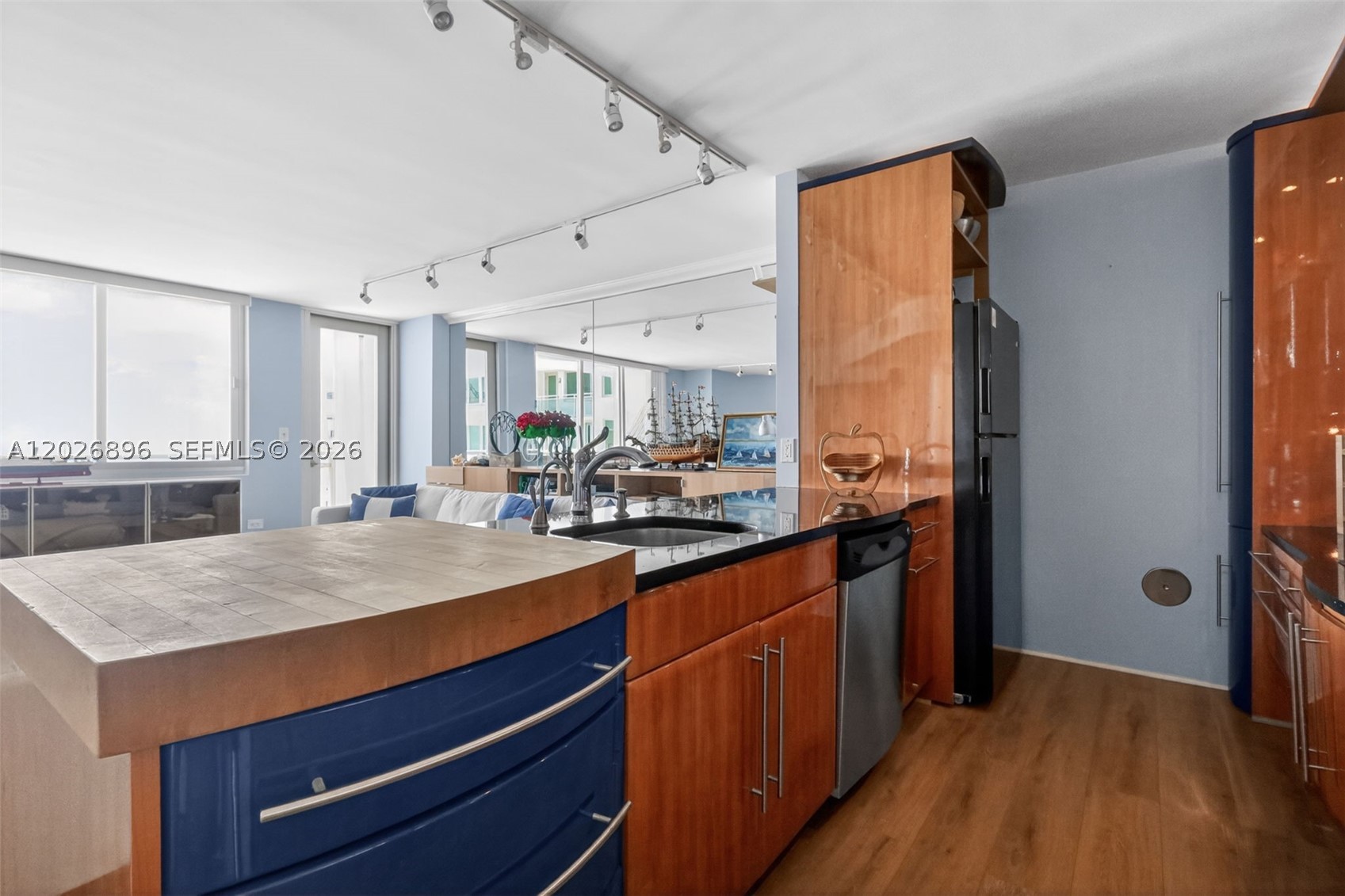 BURLEIGH HOUSE CONDO - Residential
