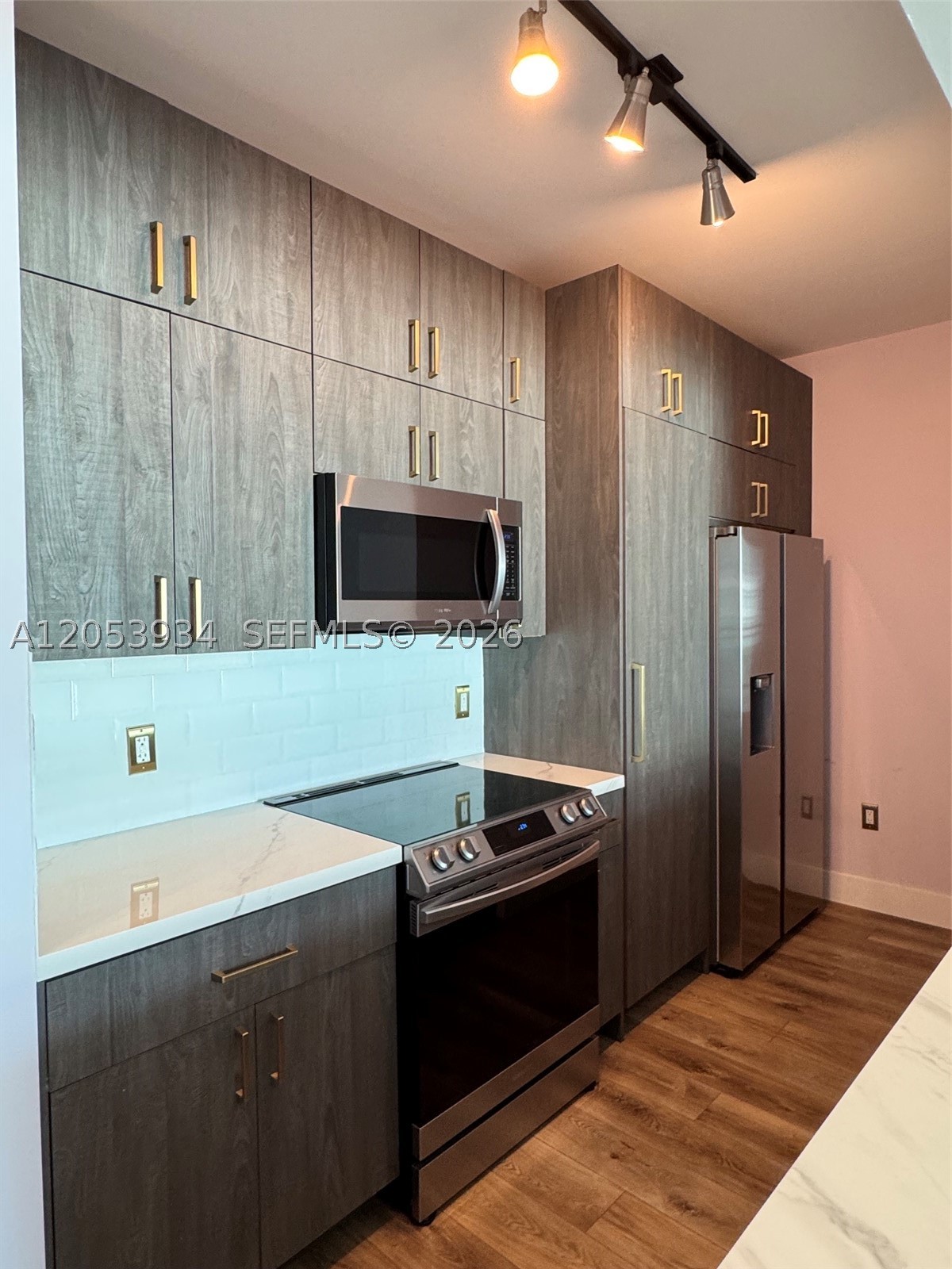 THE PLAZA 901 BRICKELL CO - Residential Lease