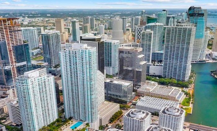 THE PLAZA 901 BRICKELL CO - Residential Lease