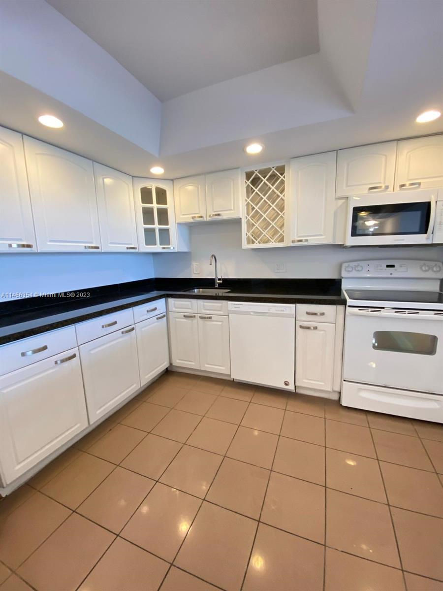 SAILBOAT CAY CONDO - Residential