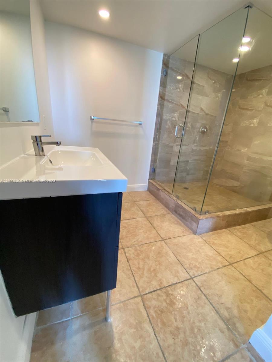 SAILBOAT CAY CONDO - Residential