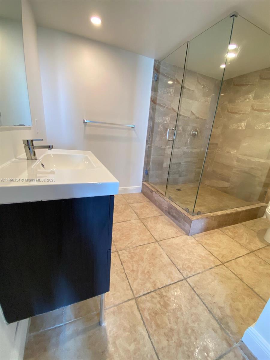 SAILBOAT CAY CONDO - Residential
