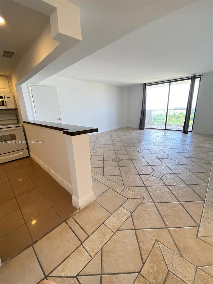 Very spacious unit with a beautiful waking shower in the master bathroom and an oversized walking closet. Split bedrooms. Balcony overlooking the city. Ample open-concept kitchen. Centrally located on Biscayne Blvd. Parks, supermarkets, and schools close.
