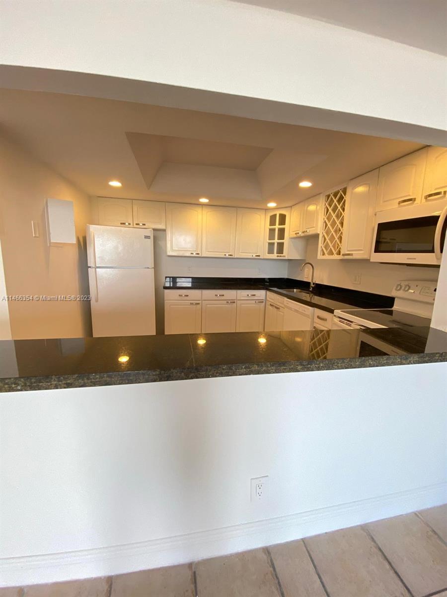 SAILBOAT CAY CONDO - Residential