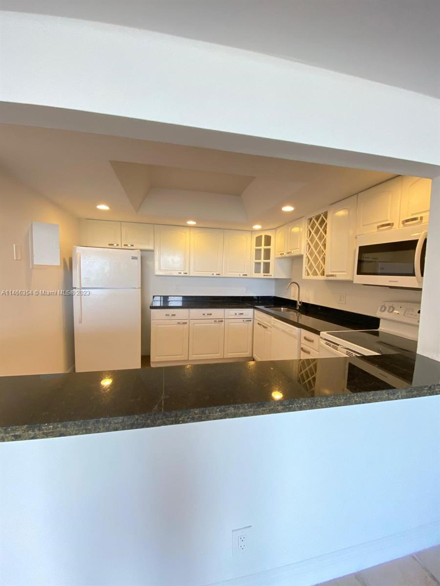 SAILBOAT CAY CONDO - Residential