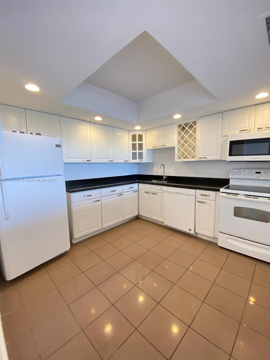 SAILBOAT CAY CONDO - Residential