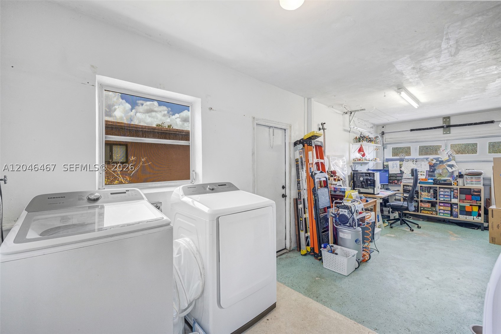 LAUDERDALE LAKES EAST GAT - Residential