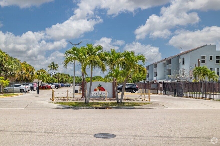 Excellent investment opportunity! This 2-bedroom, 2-bathroom condo features a functional kitchen with a microwave, tile flooring throughout the main living areas, and updated bathrooms. Additional highlights include central A/C and a water heater. The unit also offers fresh interior paint, new flooring in the bedrooms, washer & Dryer in side and upgraded closets. Conveniently located just behind Westland Mall, with easy access to major highways, shopping, dining, schools, and entertainment. A great opportunity for investors or homeowners alike!