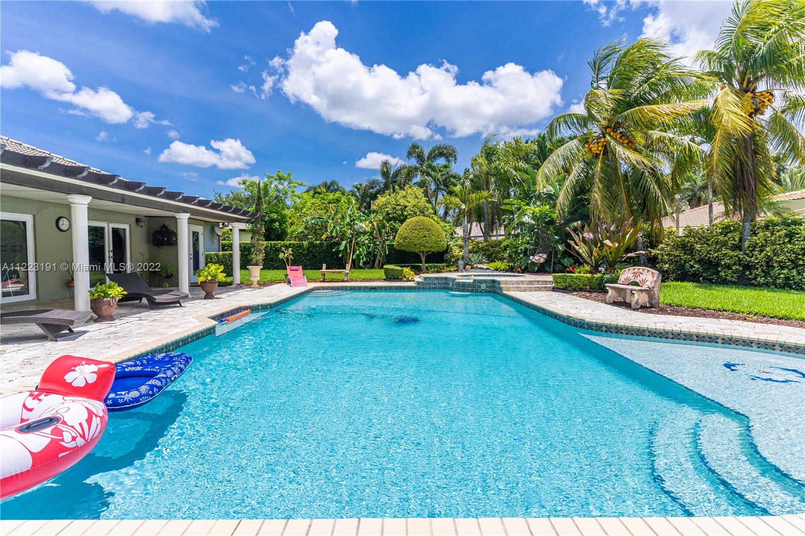 Royal Gardens Estate - Residential
