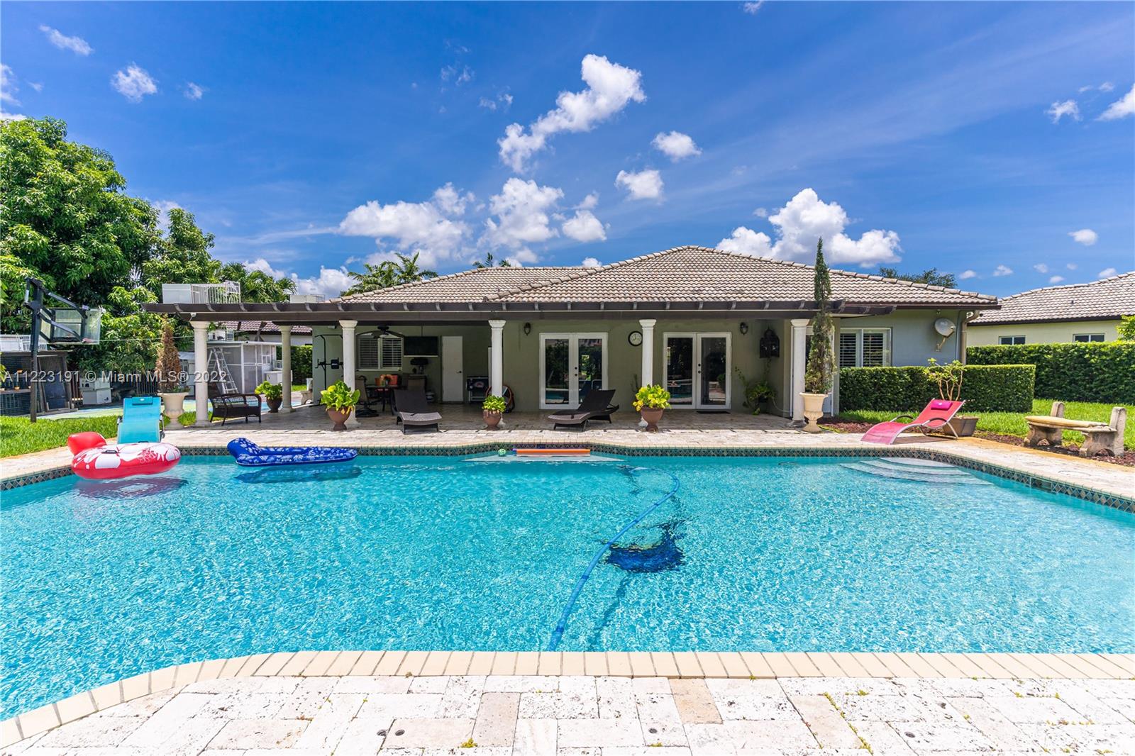 Royal Gardens Estate - Residential