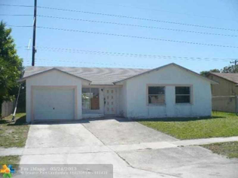 YOU WILL LOVE IT! THIS REMODELED 3/2 WITH 1 CAR GARAGE ALL TILE HAS A LARGE OPEN LIVING SPACE UNDER VAULTED CEILING. GOOD SPACE IN BEDROOMS, NICE SIZED KITCHEN, BIG BACK YARD. LOCATED ESAT OF 95 NEAR SHOPPING AND RESTAURANTS. SHOWING ONLY ON WEEKENDS. MIC ROWAVER AND FRISERS ARE NOT INCLUDED!