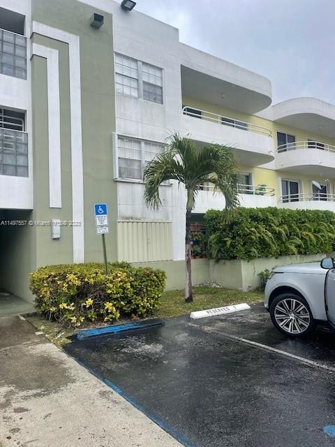 Beautiful property, 2 bedroom model in the community. Great location. Two parking spaces, washer and dryer in the apt.