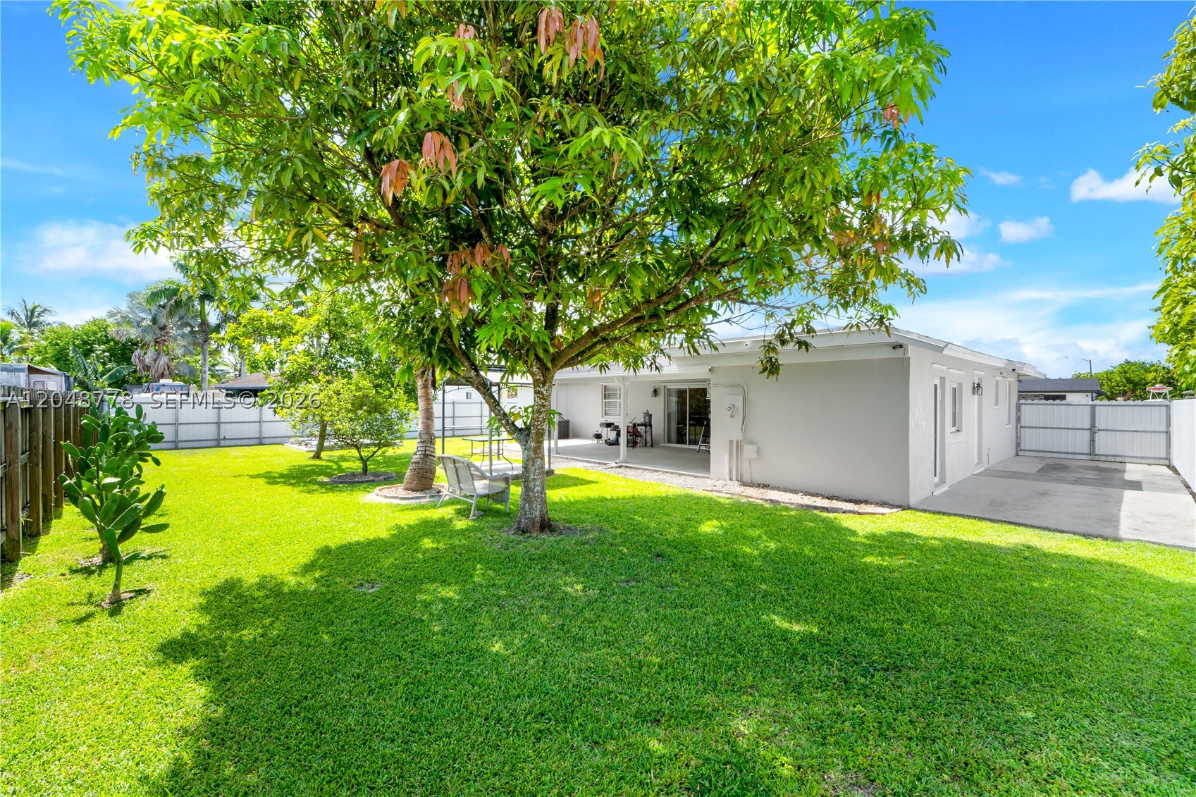 AVOCADO VILLAS - Residential