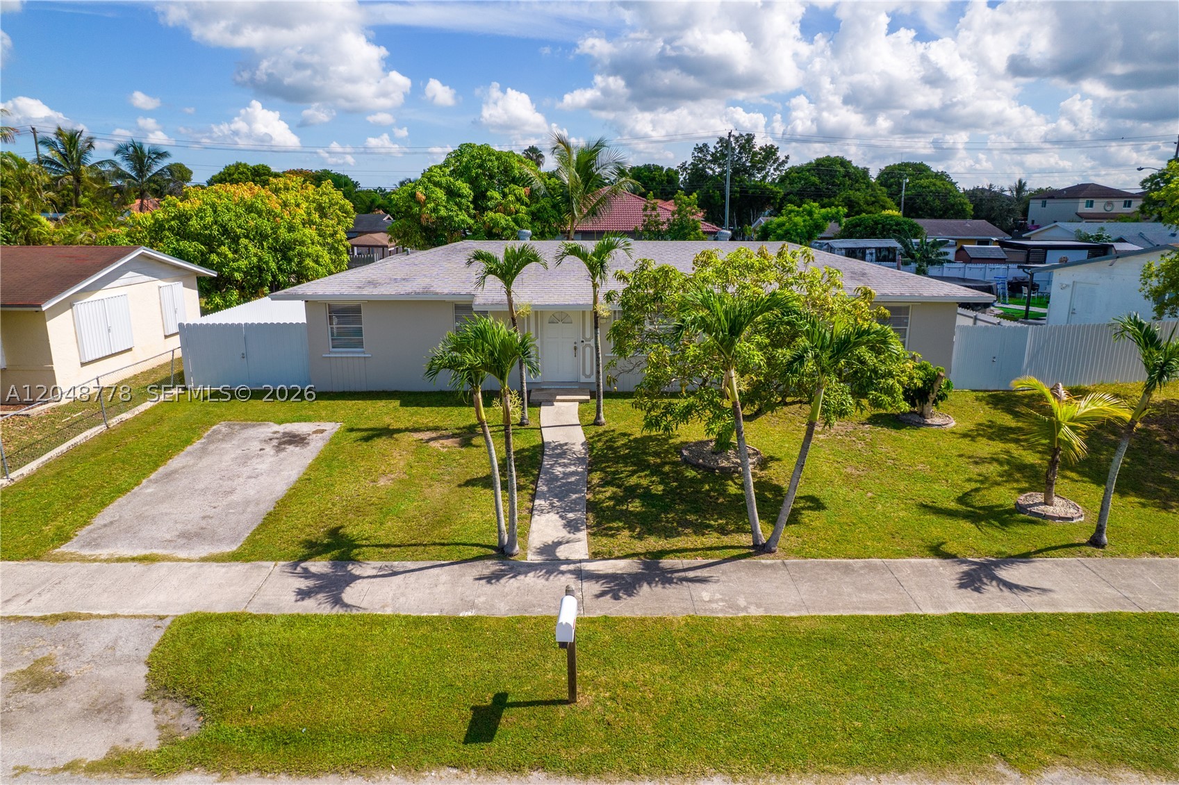 AVOCADO VILLAS - Residential