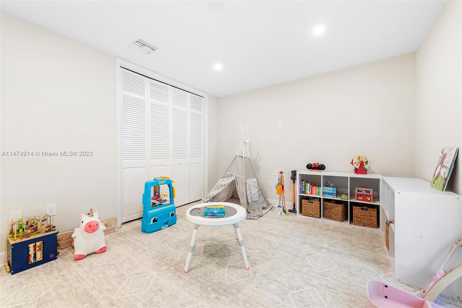 HAMMOCK HEIGHTS - Residential Lease
