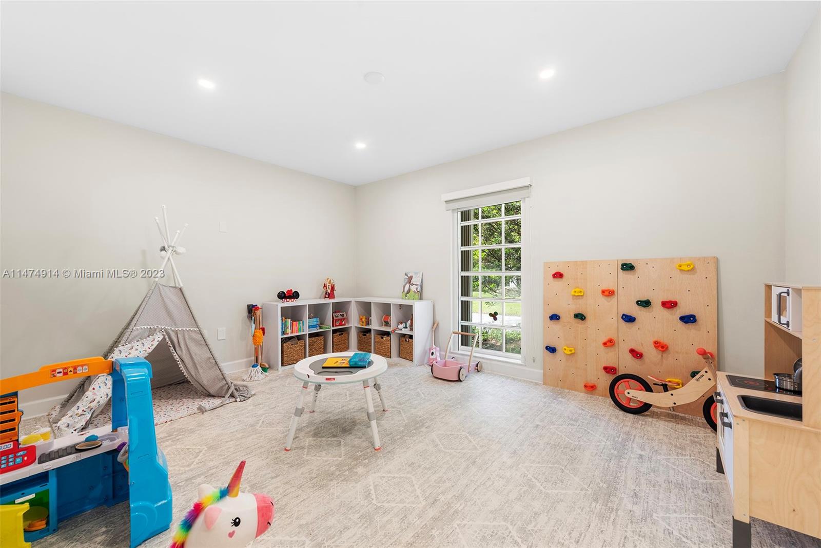 HAMMOCK HEIGHTS - Residential Lease
