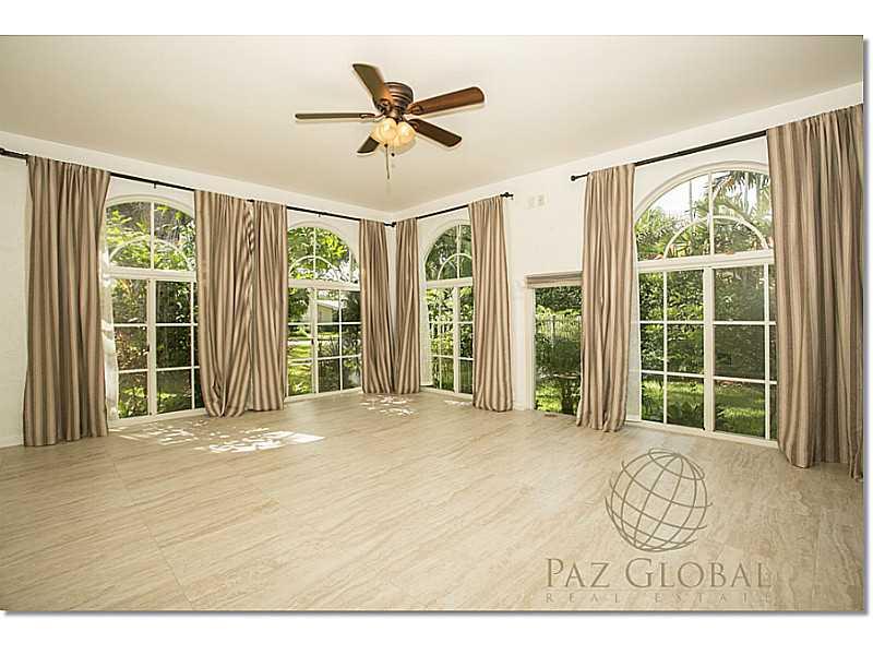 1 53 41   6 53 42 MIAMI S - Residential Lease