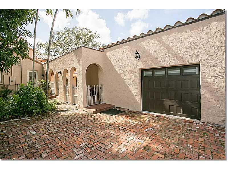 1 53 41   6 53 42 MIAMI S - Residential Lease