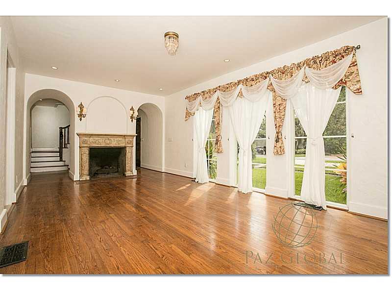 1 53 41   6 53 42 MIAMI S - Residential Lease