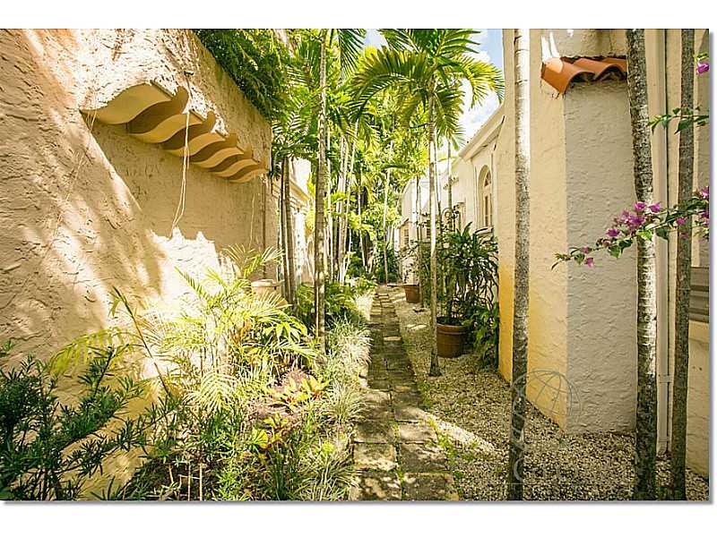 1 53 41   6 53 42 MIAMI S - Residential Lease