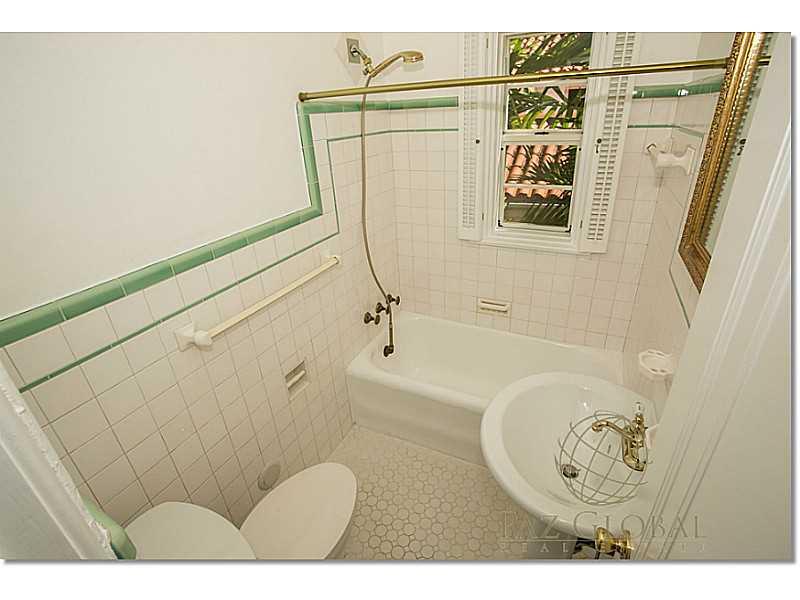 1 53 41   6 53 42 MIAMI S - Residential Lease