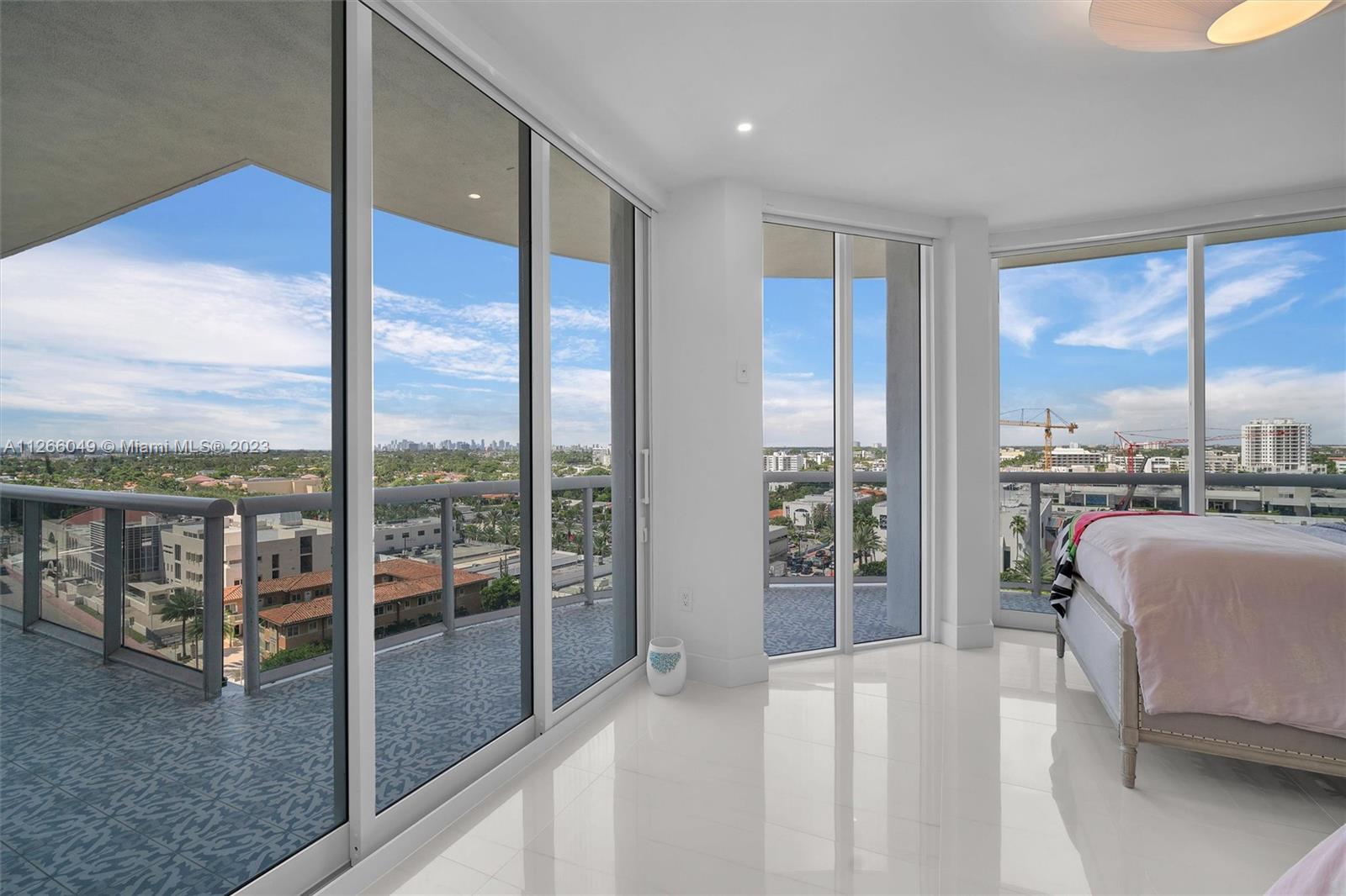 MAJESTIC TOWER - Residential
