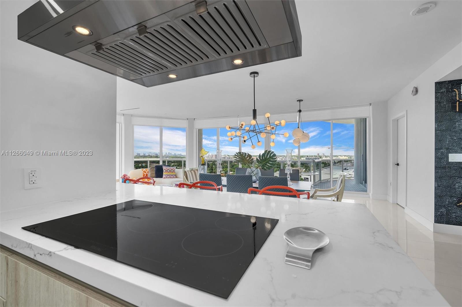 MAJESTIC TOWER - Residential