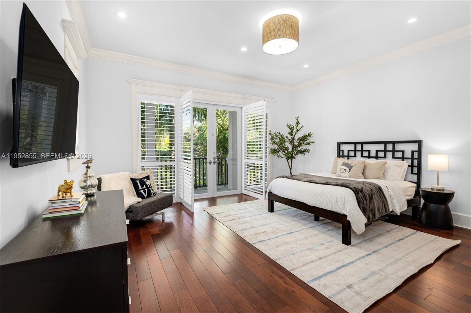 TOWN & COUNTRY ESTATES - Residential