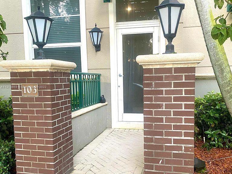 You just found the PERFECT CONDO in the desirable Veranda community! First floor unit with its own Private entrance, Vaulted Ceilings, Luxurious lighting, and overall Remodeled to perfection! Largest one bedroom model in the community! Open floor plan featuring beautiful kitchen, spacious Living room and Dining area. Master bedroom with beautiful custom lighting, Walk in closet.  Master Spa has double sinks, shower and luxurious Roman Tub. Additional parking can be rented. Washer/ Dryer in unit. PERFECT FOR ANY TENANT!  700 credit score required by association.  Equal Housing Opportunity.