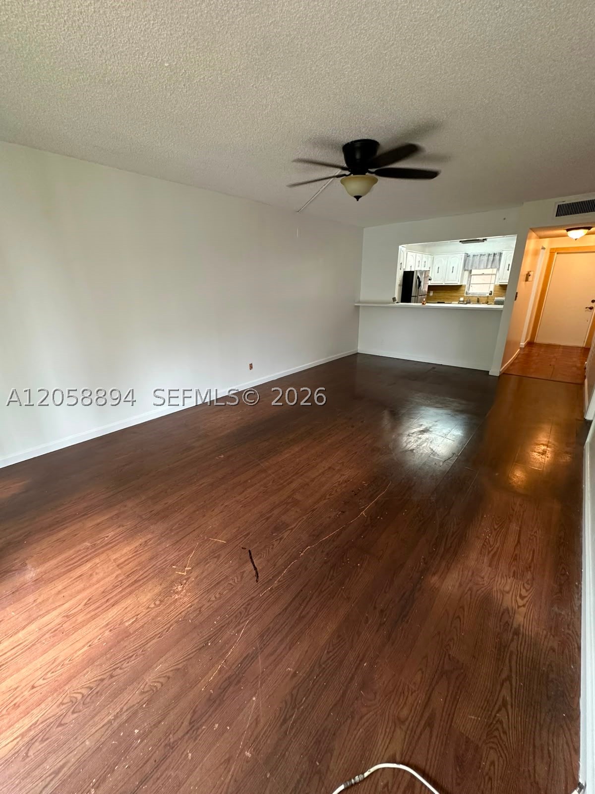 NICE CONDO IN BROWARD 55 AND OVER COMMUNITY! READY TO MOVE IN, HAS TENNIS COURTS, POOL, ACTIVITY CENTER. CALL NOW THIS WONT LAST!