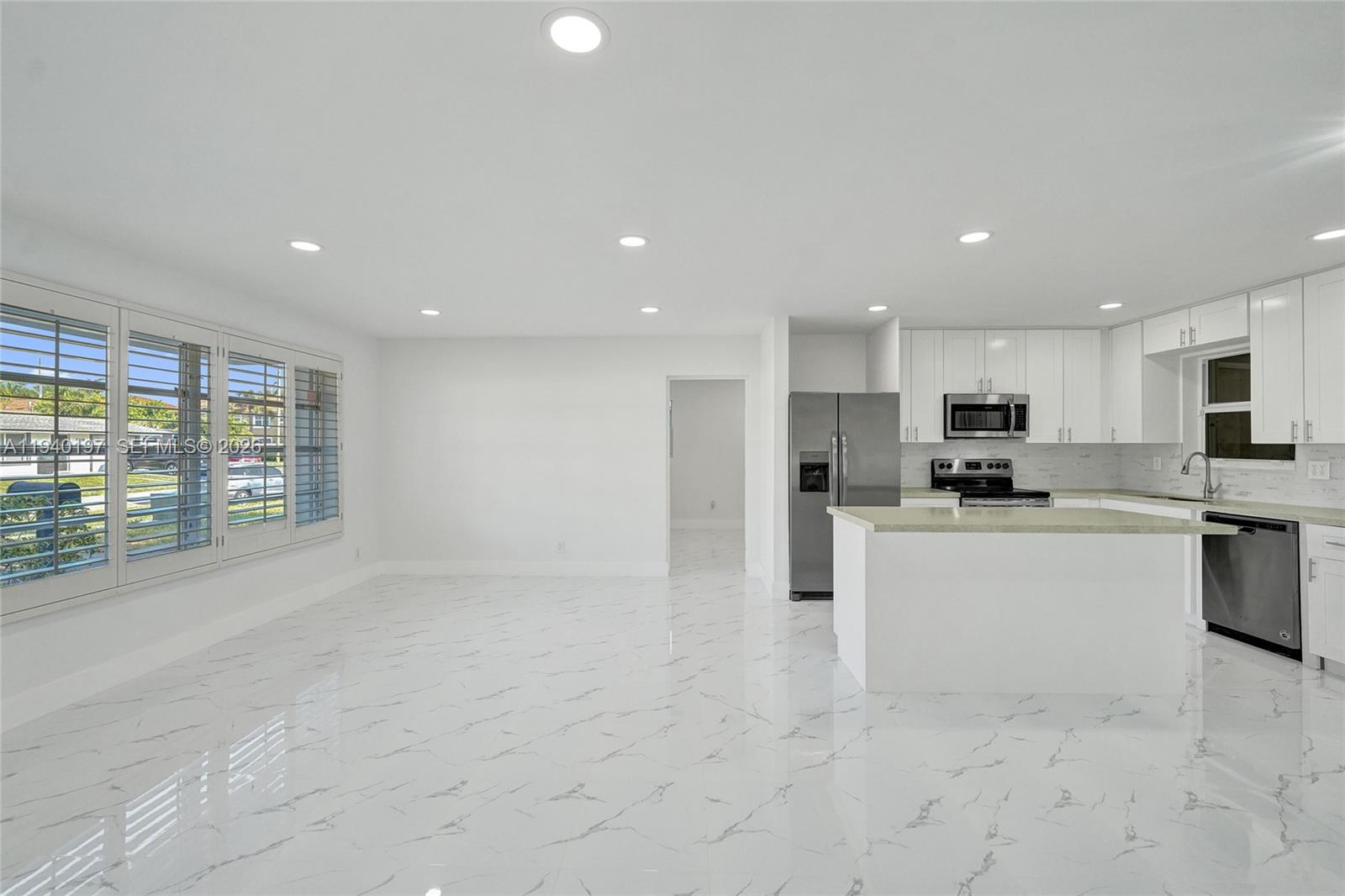 DELCREST MANOR - Residential