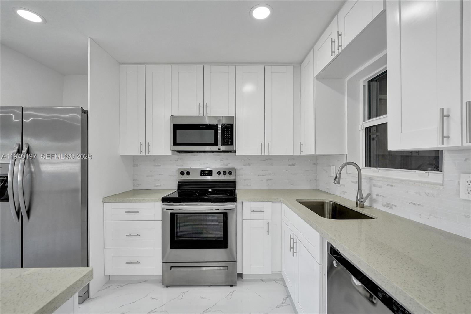 DELCREST MANOR - Residential