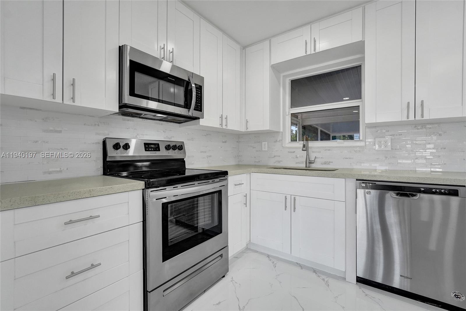 DELCREST MANOR - Residential
